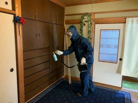 小規模事業者持続化補助金の「事業再開枠」を活用して無料で店舗の消毒作業を実施